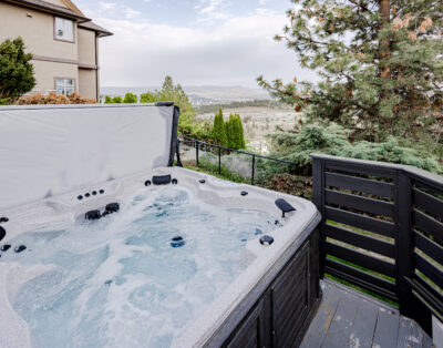 “The Horizon” – Hillside Home with Lakeview Hot Tub